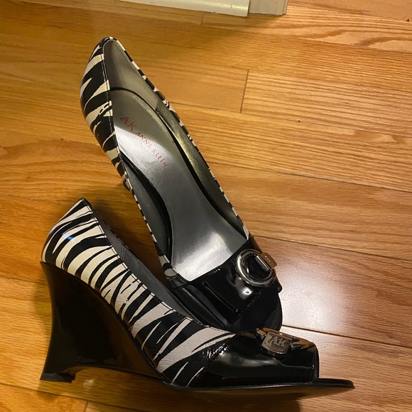Anne Klein Zebra print wedges with open toe. Super cute! Size 8 - Picture 3 of 4